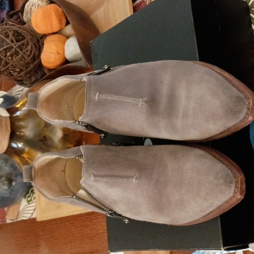 FRYE Gray Suede Women's Ankle Boots Two Zippers 8 B - Picture 2 of 6